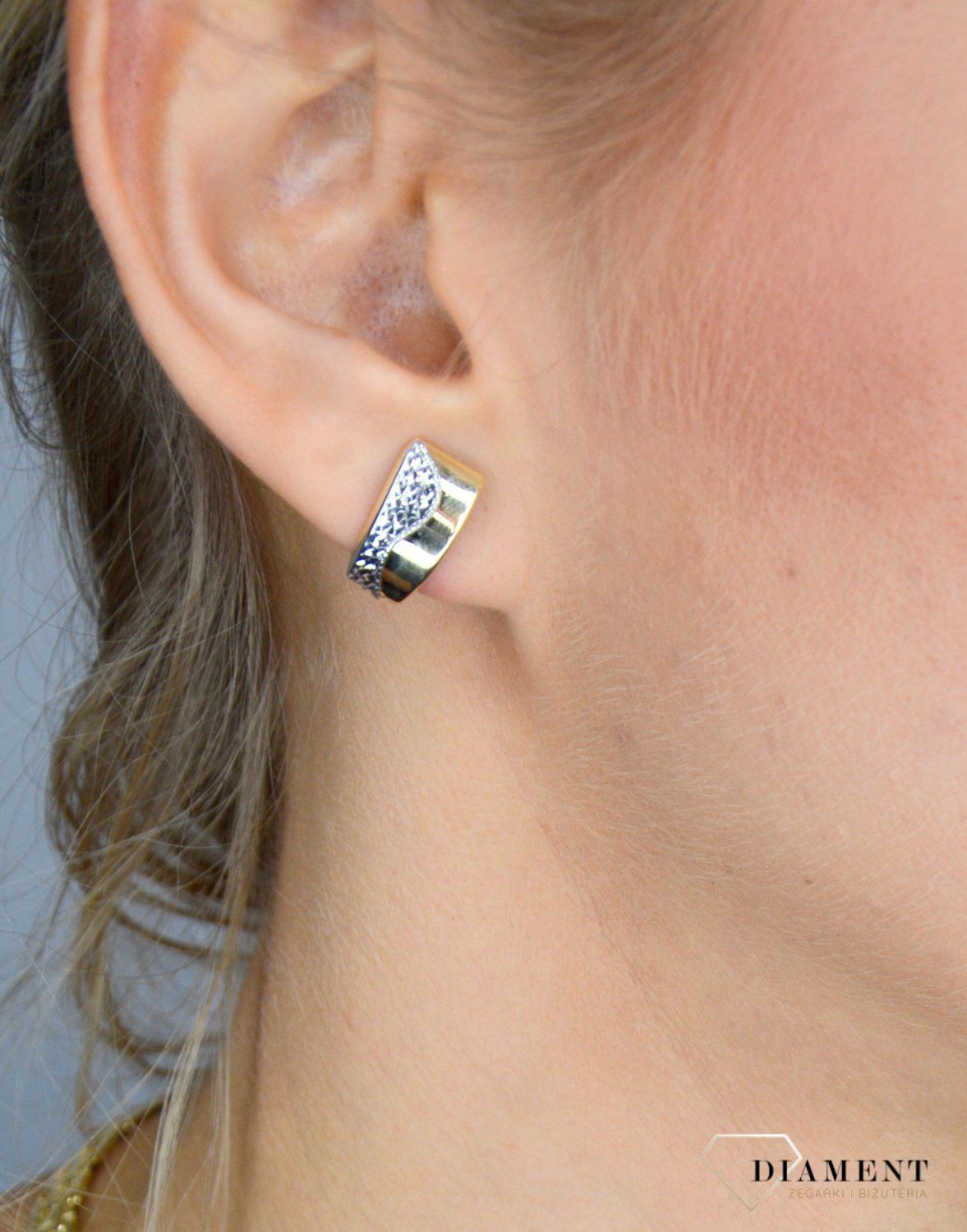 Złote kolczyki 333 uniwersalny kształt z białym złotem KL 6160 333.jpg